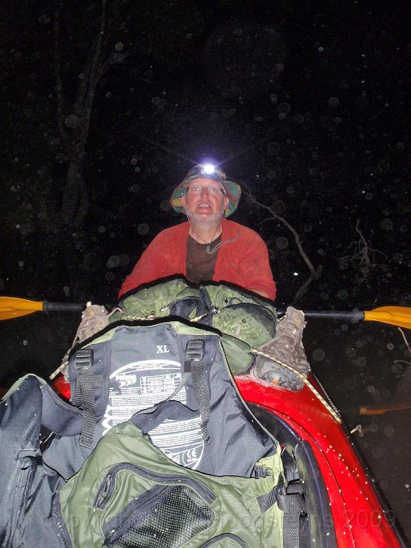 13 Paddling the Lukenie during the night is not safe but we don't have any other choice.jpg